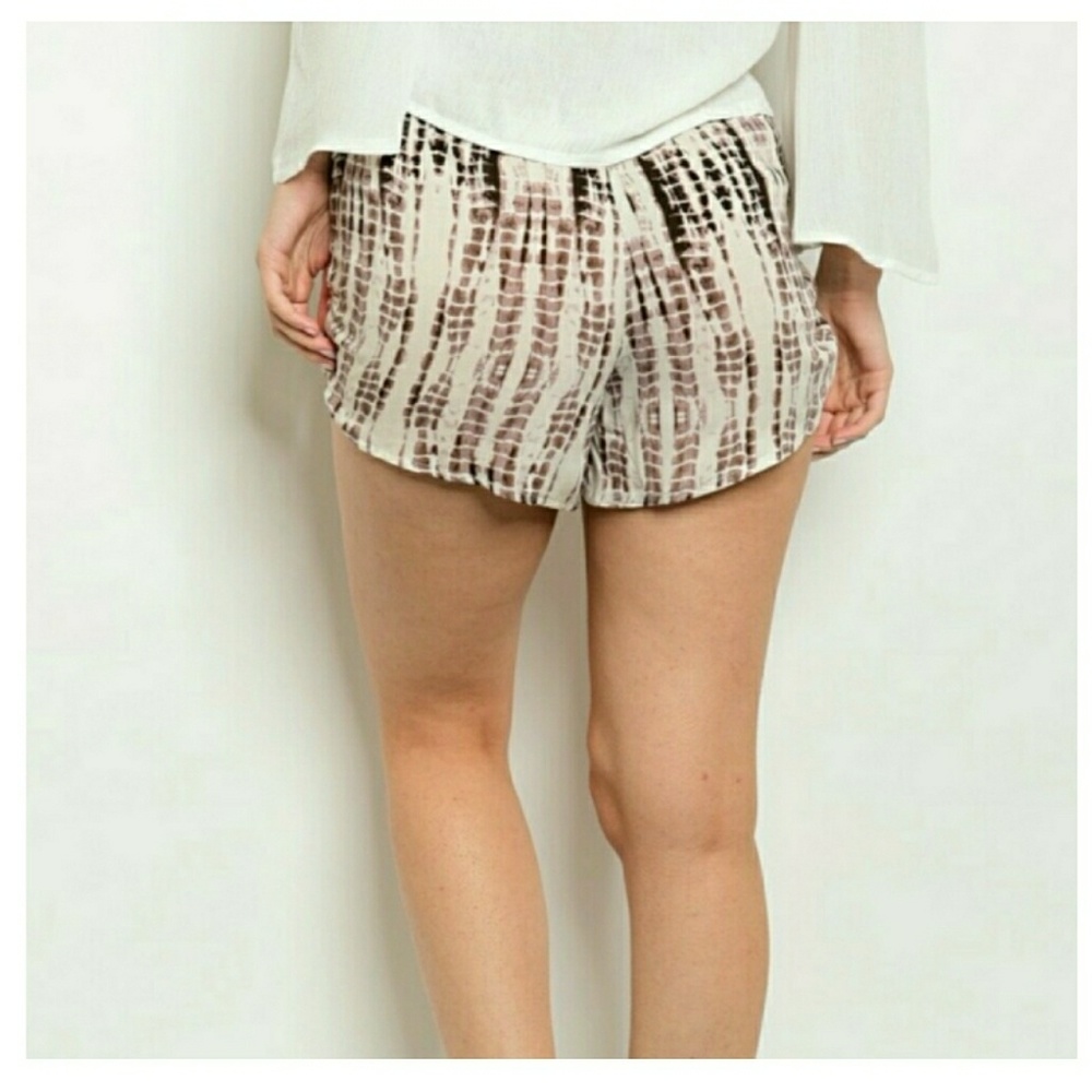 Ivory Pattern Shorts - Picture 7 of 8